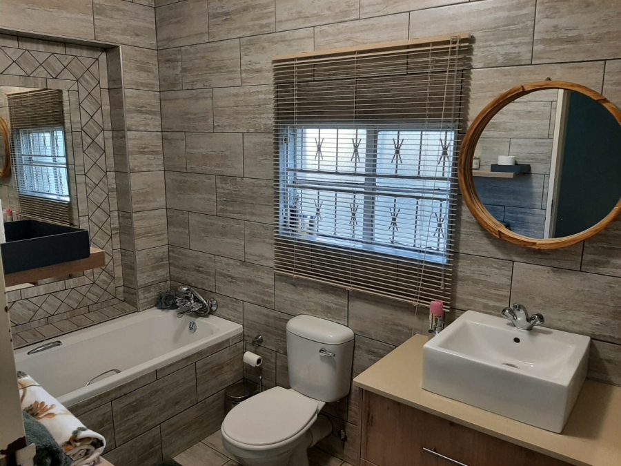 4 Bedroom Property for Sale in Bloemdal Free State